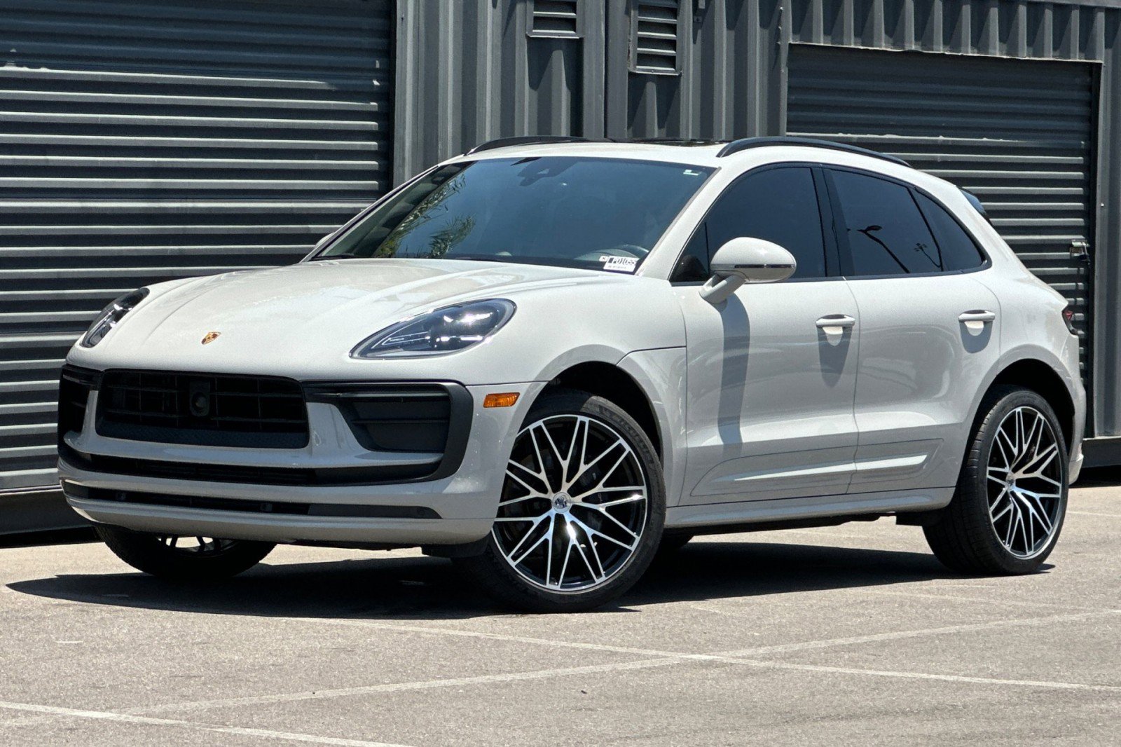 Certified 2024 Porsche Macan AWD/4WD image 1