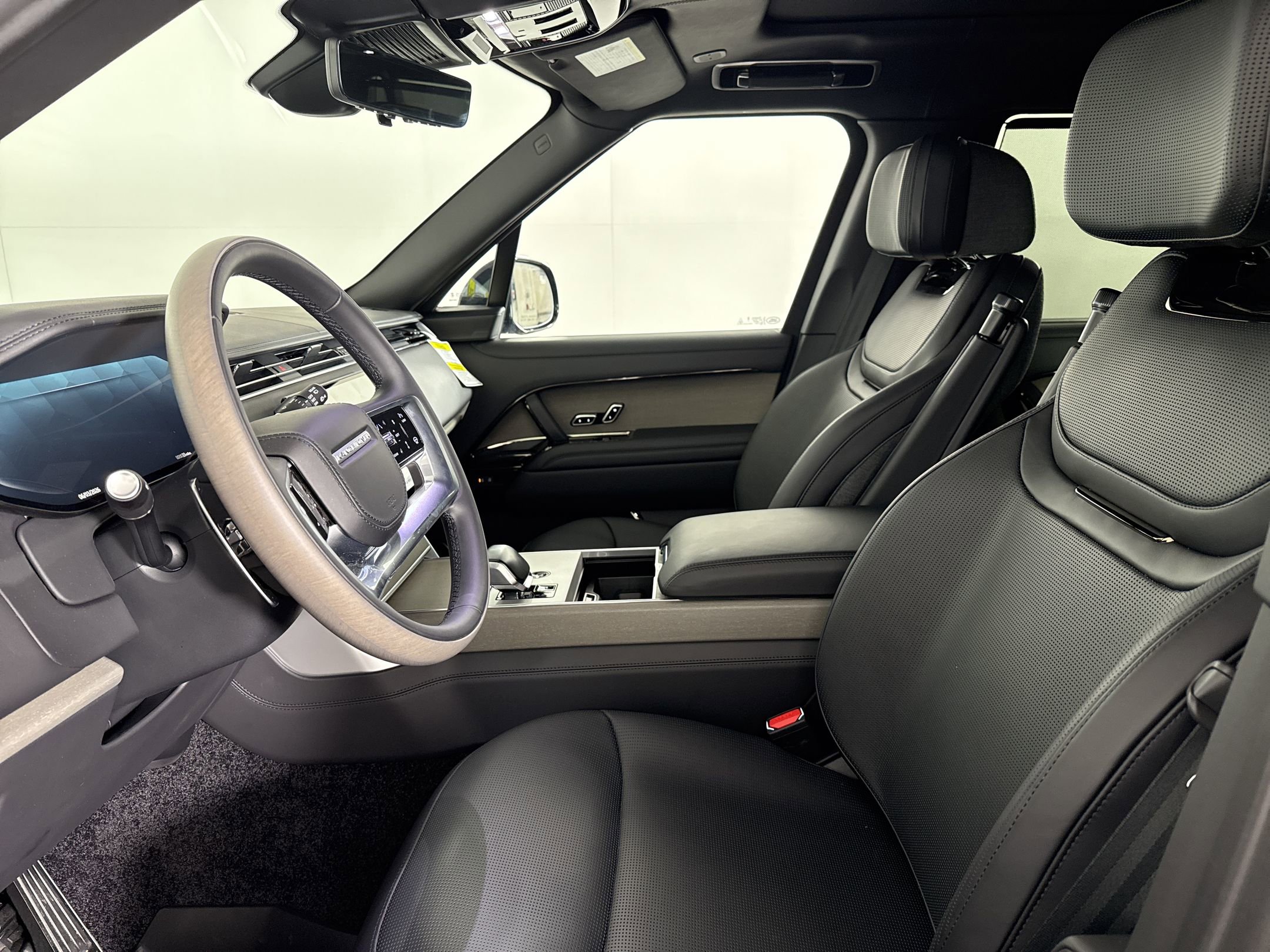 New 2026 Land Rover Range Rover SV image 5