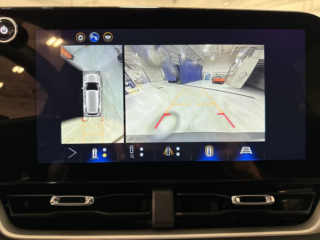 New 2026 Chevrolet Equinox LT w/ Convenience Package II FWD image 17