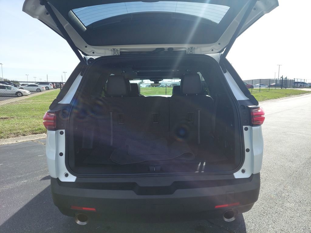 Used 2023 Chevrolet Traverse RS image 30
