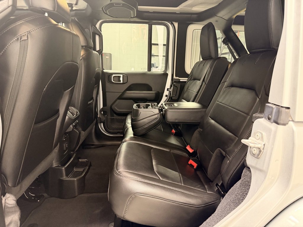 Used 2023 Jeep Wrangler Unlimited Sahara image 13