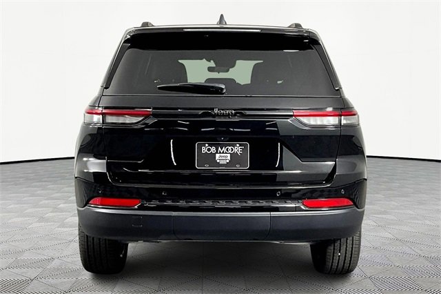 New 2025 Jeep Grand Cherokee Altitude image 5