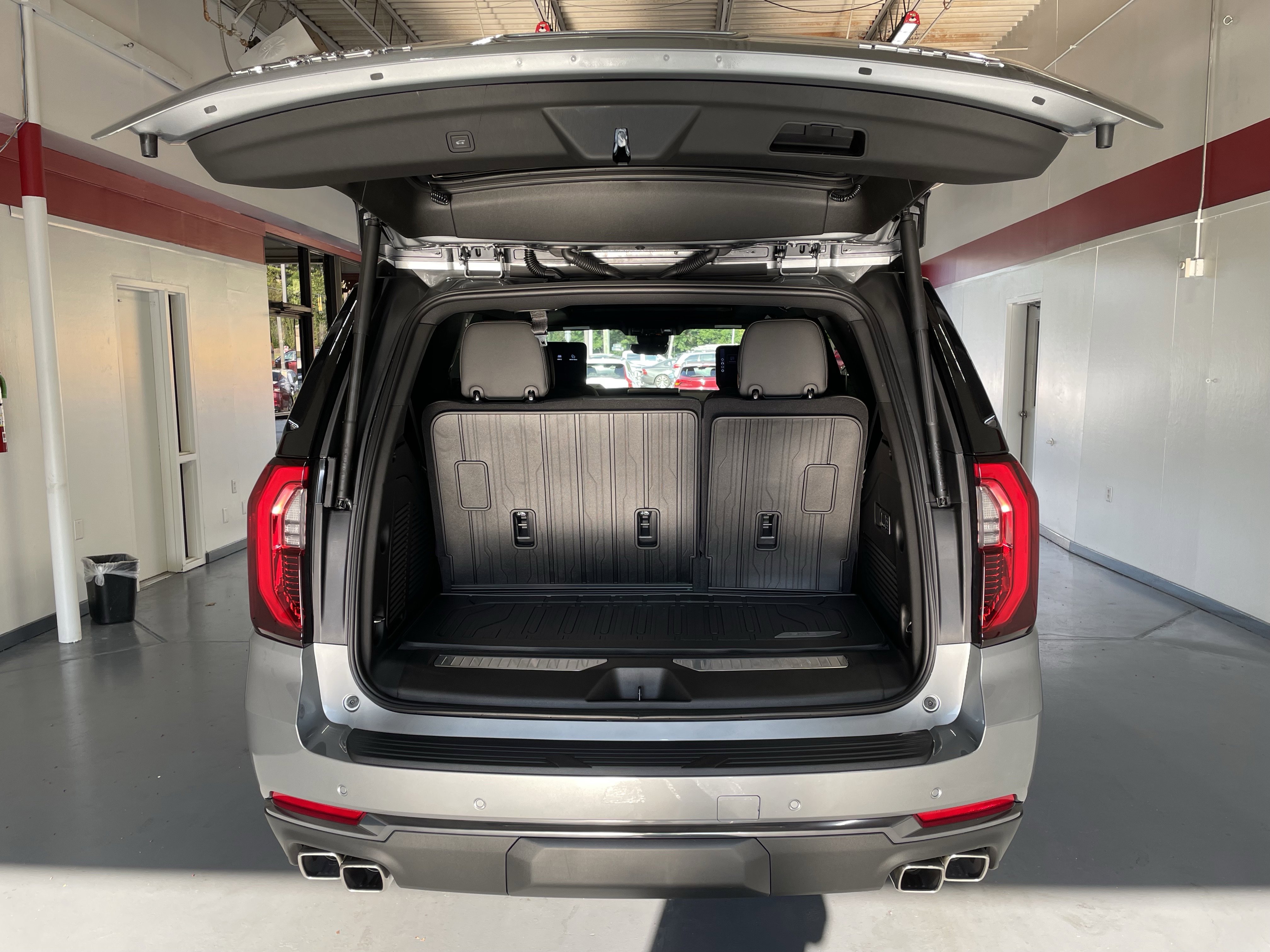 New 2025 GMC Yukon AT4 w/ AT4 Premium Plus Package image 8