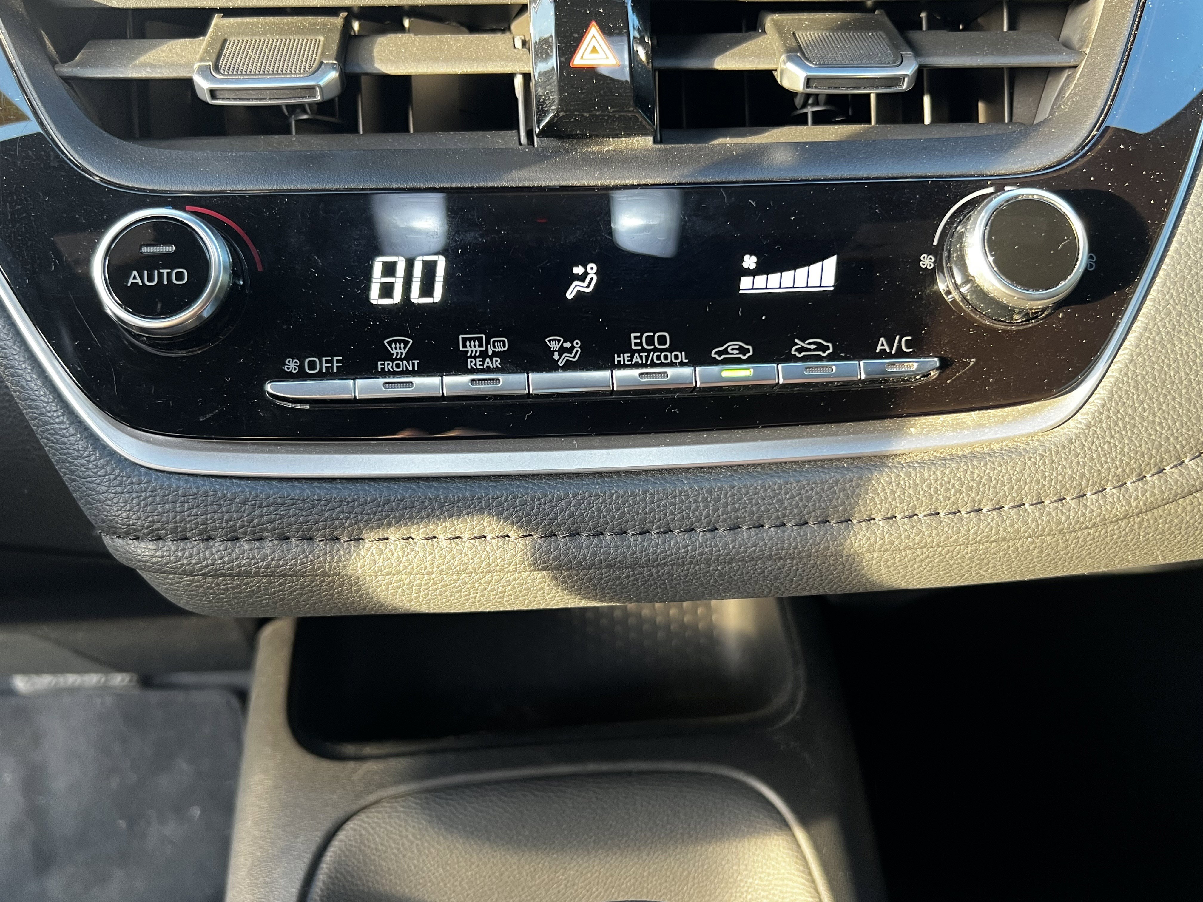 Used 2021 Toyota Corolla SE w/ SE Premium Package image 27