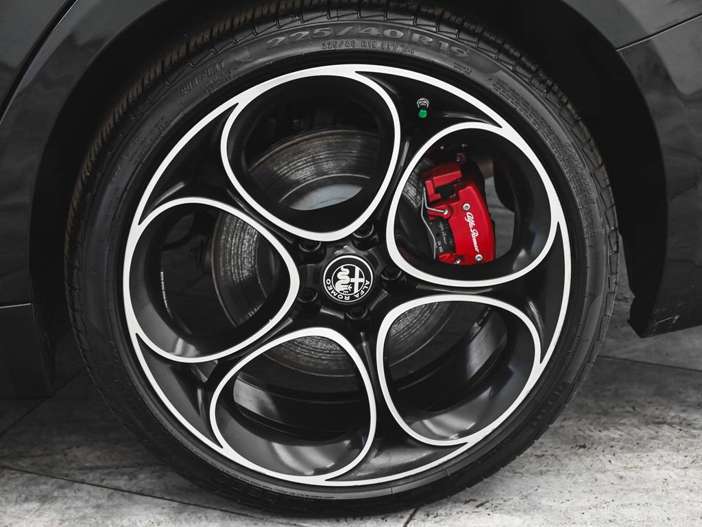 Used 2024 Alfa Romeo Giulia Veloce image 7