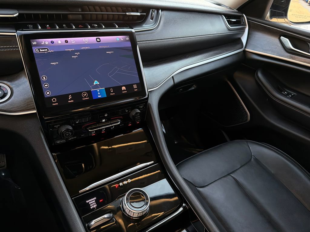 Used 2022 Jeep Grand Cherokee L Limited w/ Black Appearance Package image 26