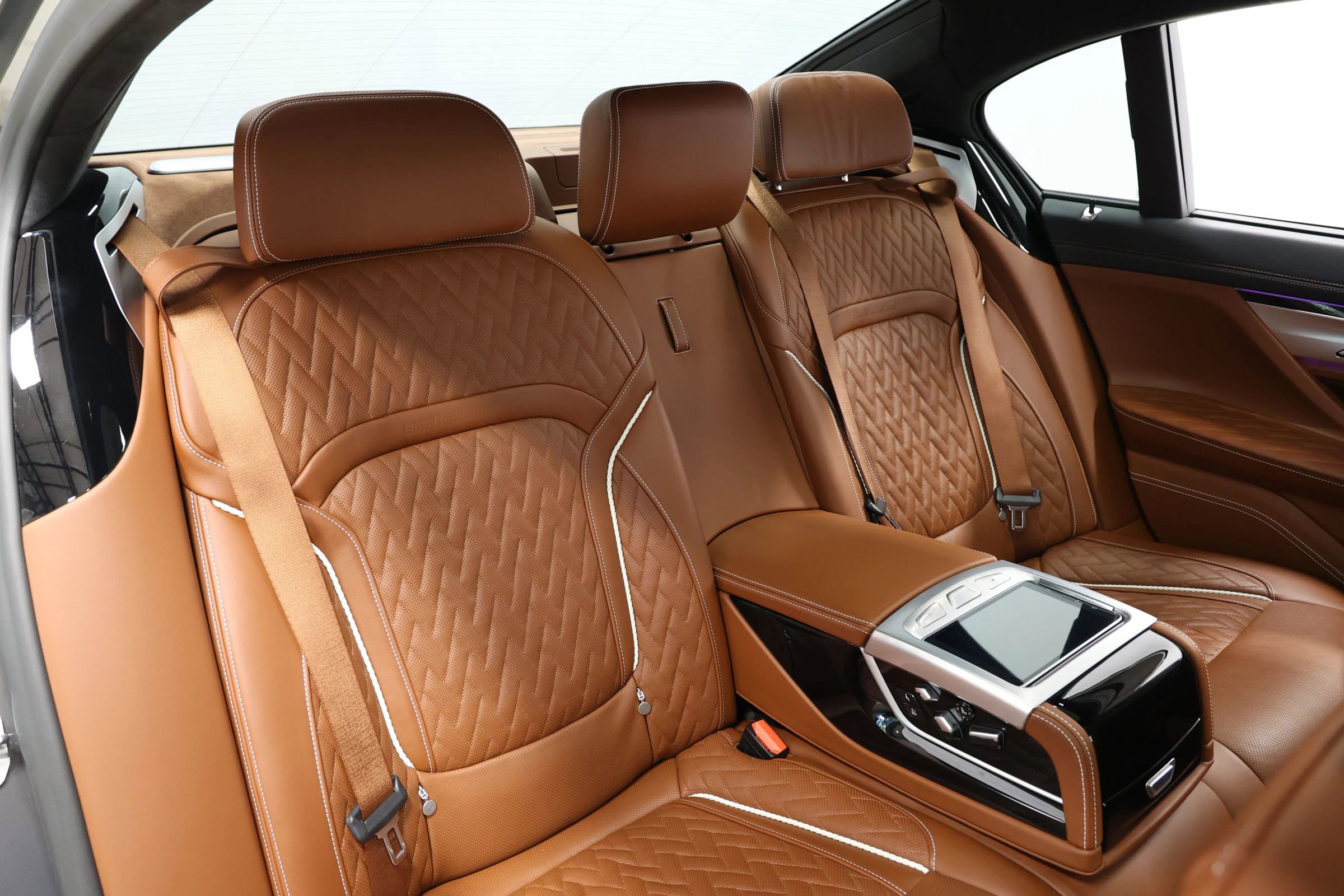 Used 2022 BMW M760i xDrive w/ Luxury Rear Seating Package image 81