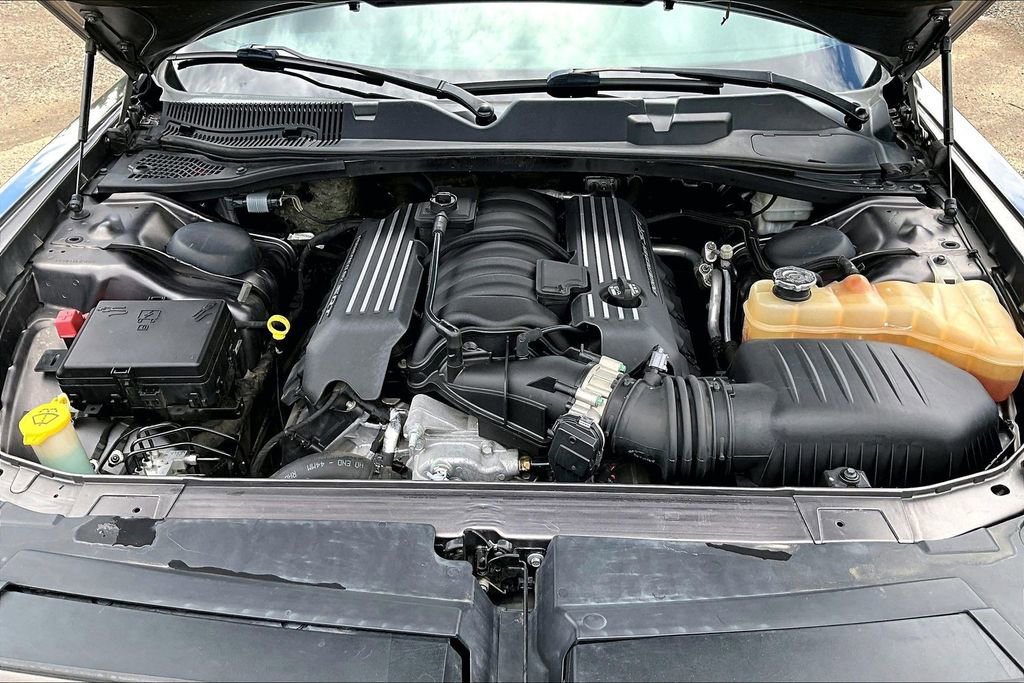 Used 2015 Dodge Challenger R/T Scat Pack w/ Leather Interior Group RWD image 30