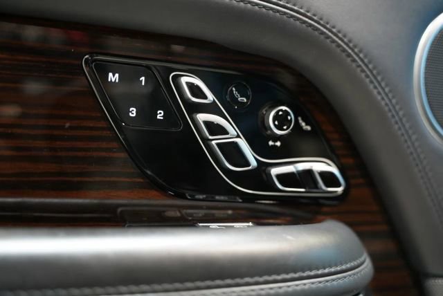 Used 2021 Land Rover Range Rover Autobiography AWD/4WD image 11
