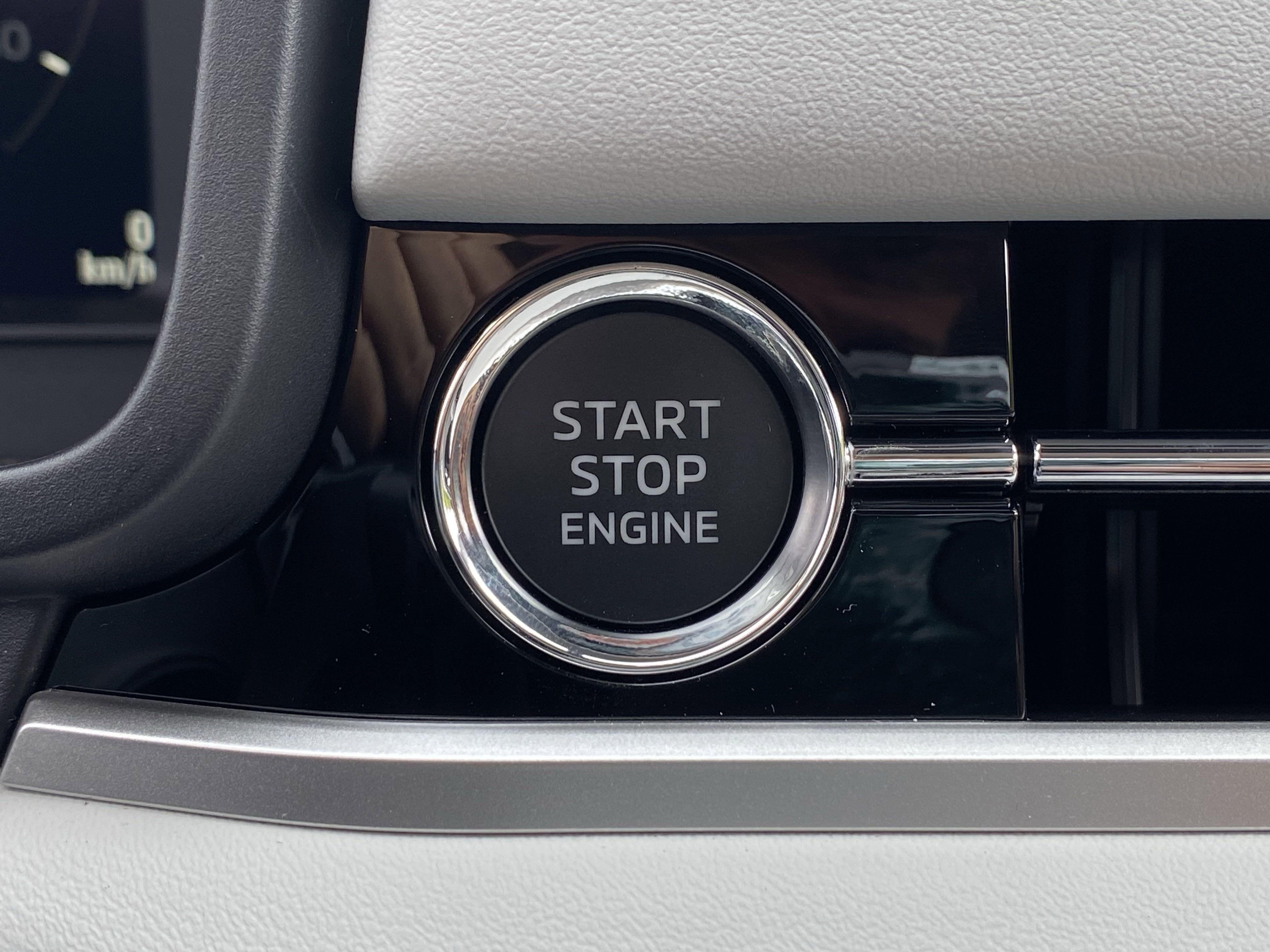 New 2025 Mitsubishi Outlander AWD image 11