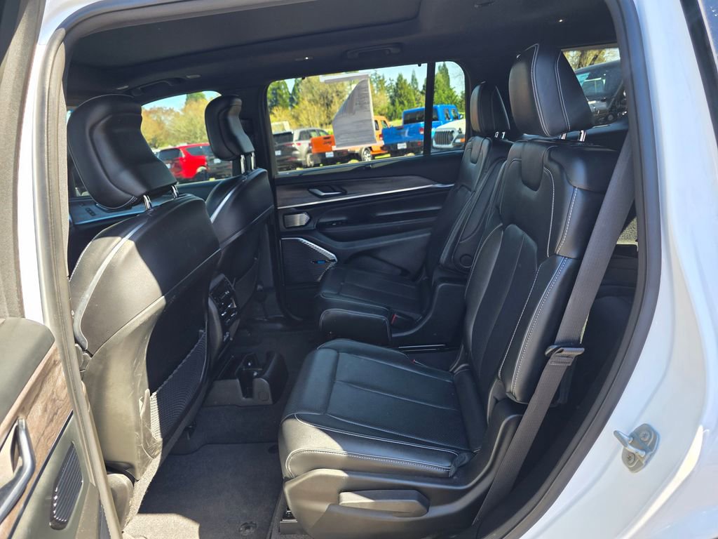 Used 2021 Jeep Grand Cherokee L Overland w/ Advanced Protech Group III image 11