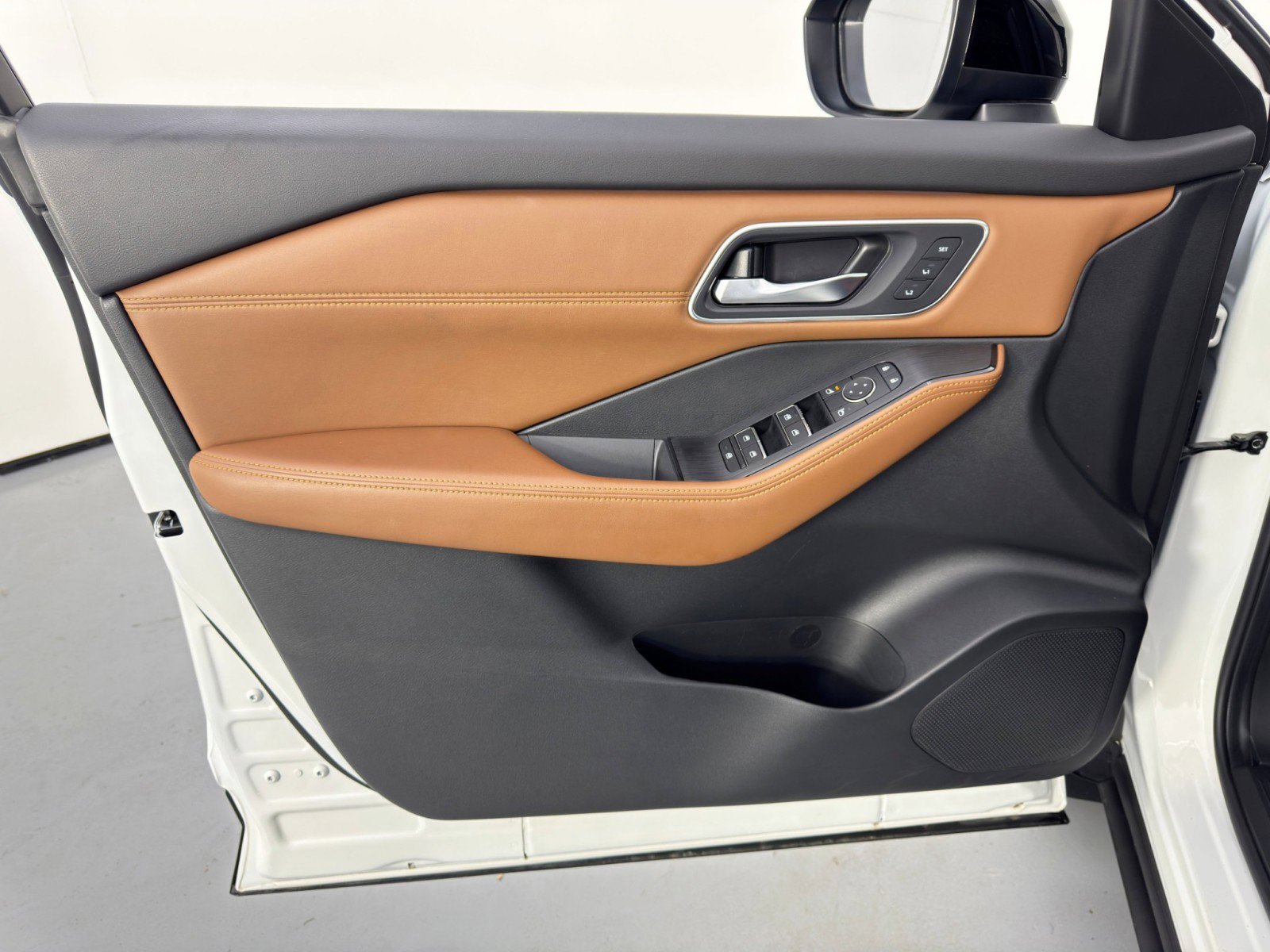 Used 2024 Nissan Rogue Platinum w/ Platinum Premium Package FWD image 42