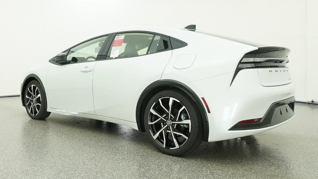 New 2026 Toyota Prius Plug-In Hybrid FWD image 3