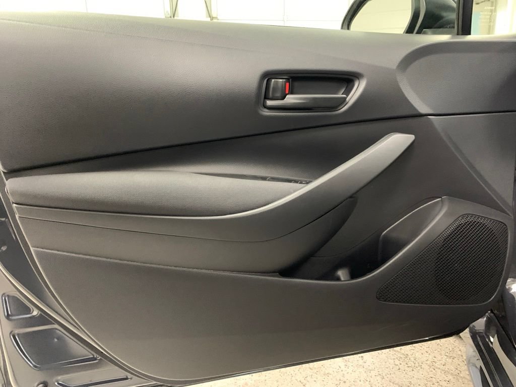 Used 2025 Toyota Corolla LE FWD image 14