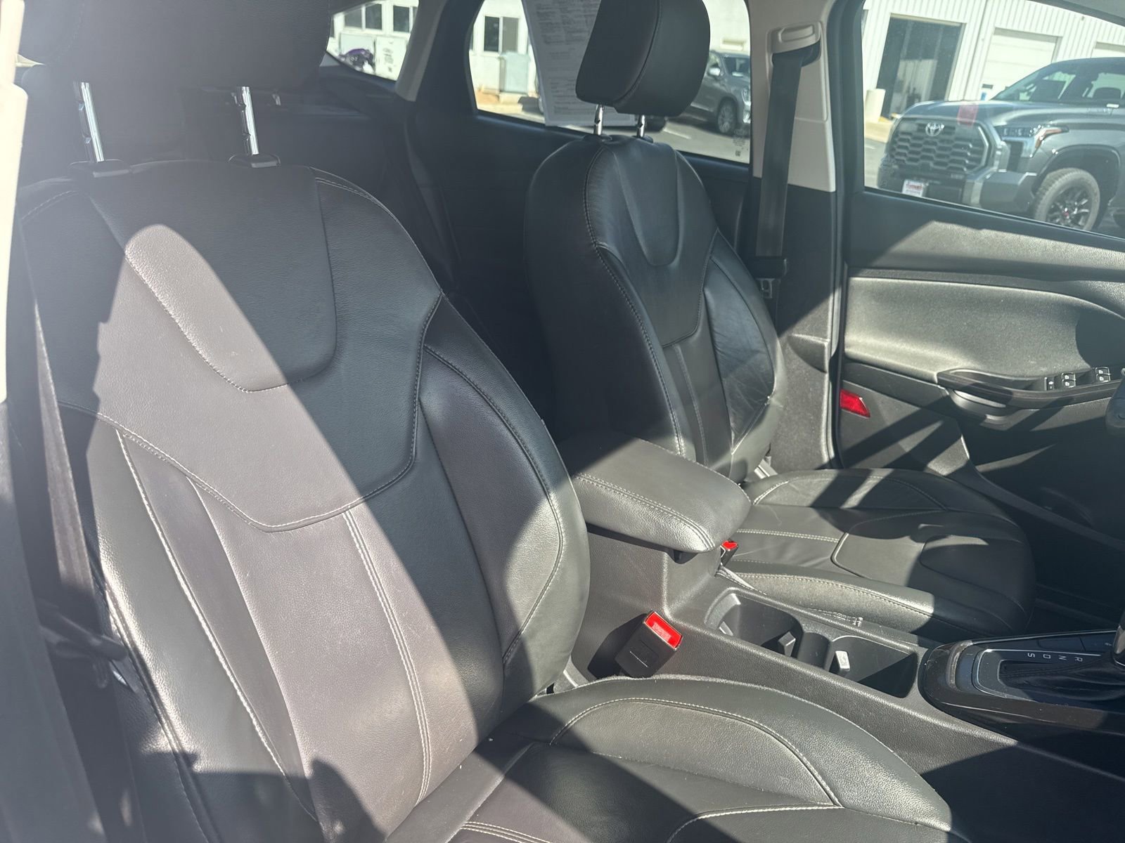 Used 2018 Ford Focus Titanium FWD image 4