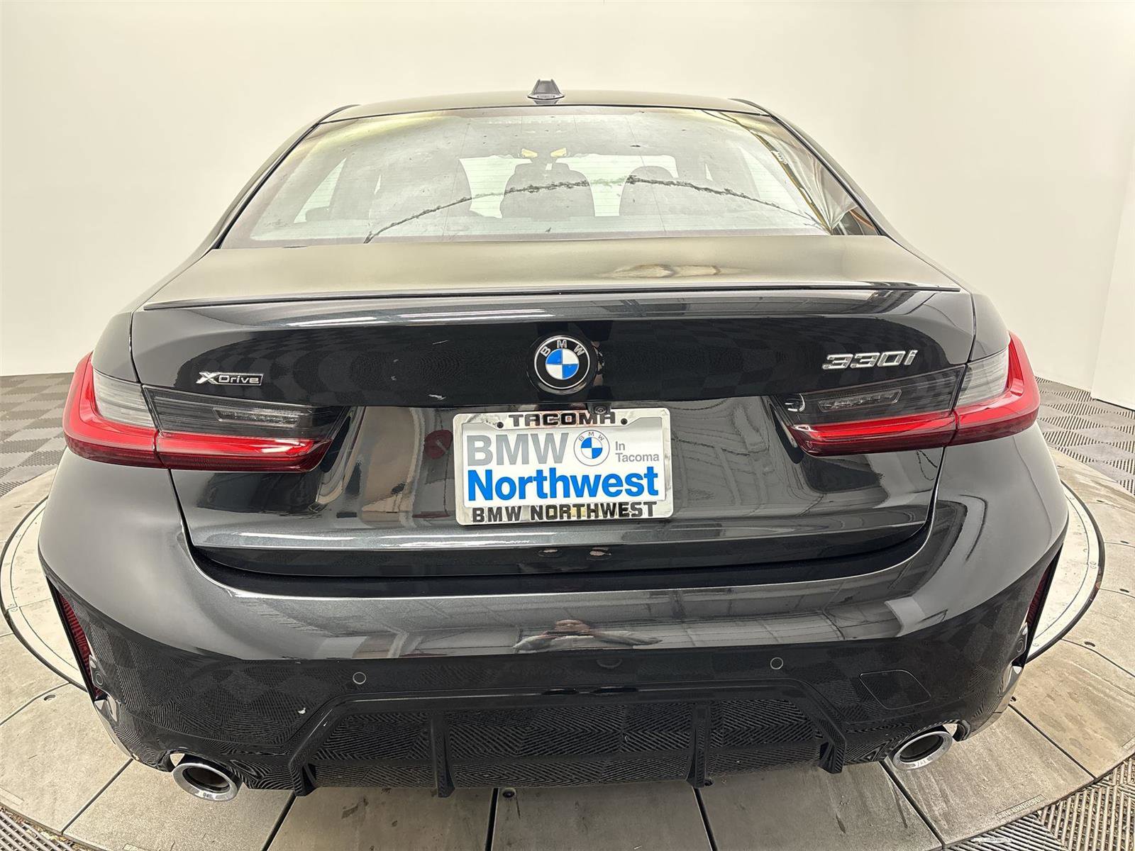 Used 2026 BMW 330i xDrive Sedan w/ M Sport Package AWD/4WD image 15