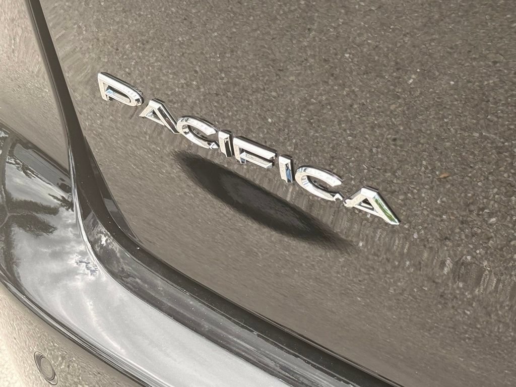 New 2027 Chrysler Pacifica Select w/ Family Tech Group FWD image 32