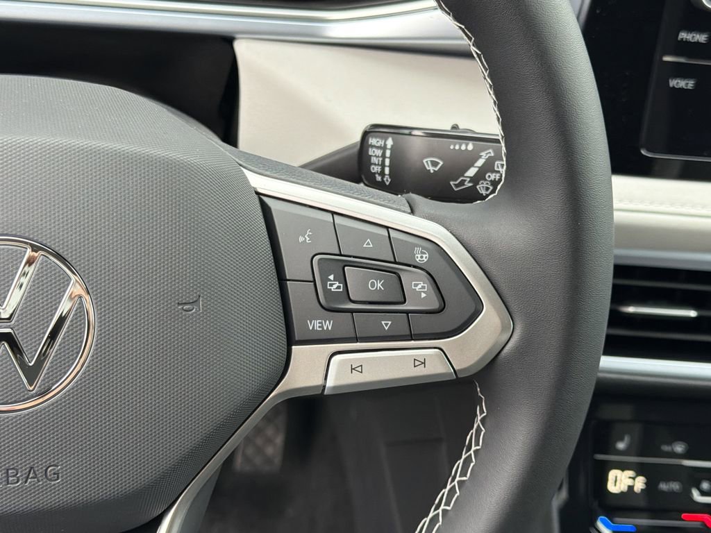New 2026 Volkswagen Taos SE FWD image 25