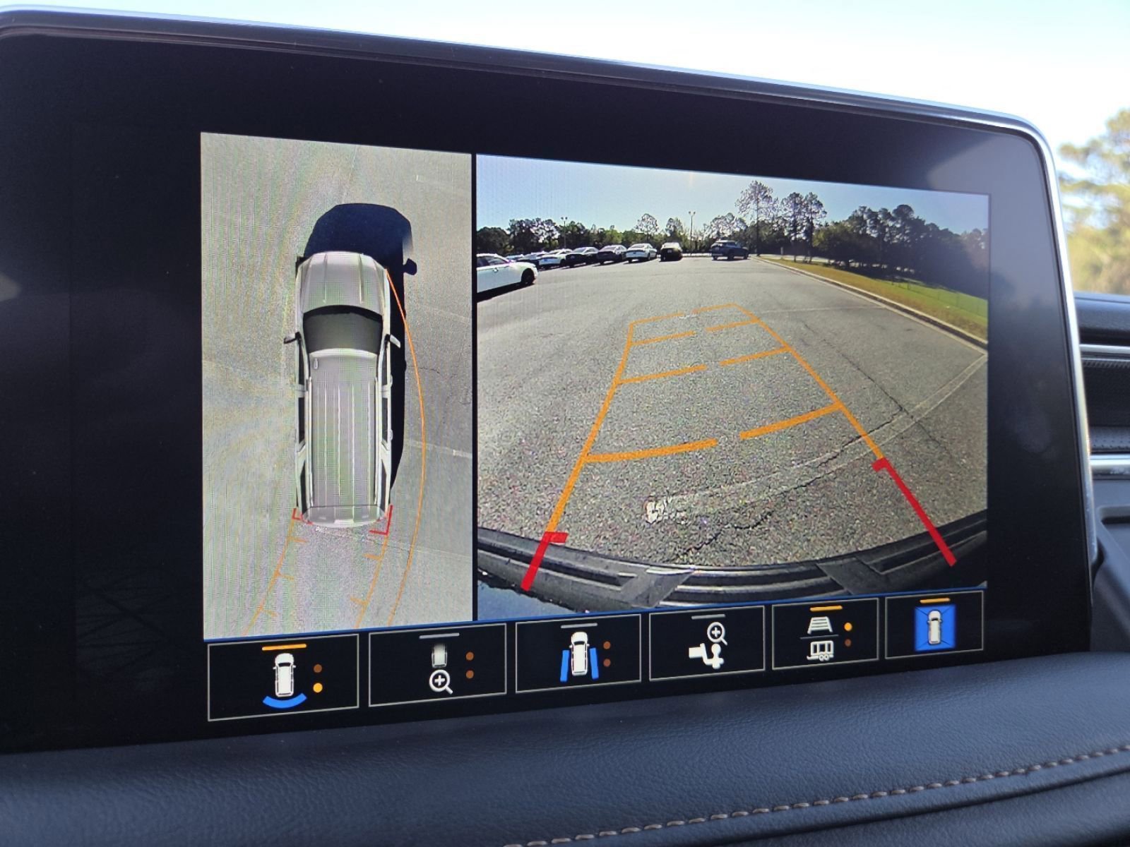 Used 2023 GMC Yukon XL AT4 w/ AT4 Premium Plus Package AWD/4WD image 11