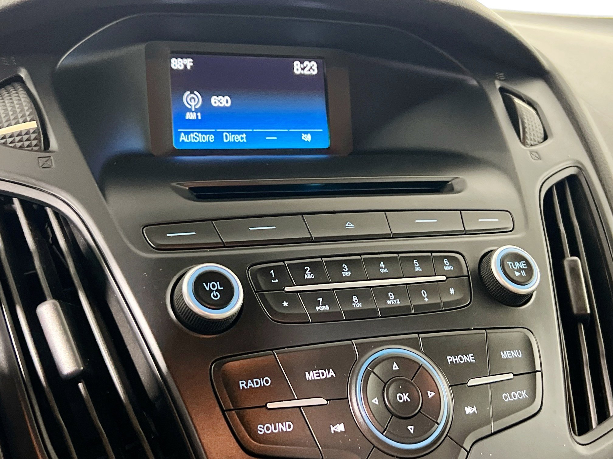 Used 2015 Ford Focus SE FWD image 26