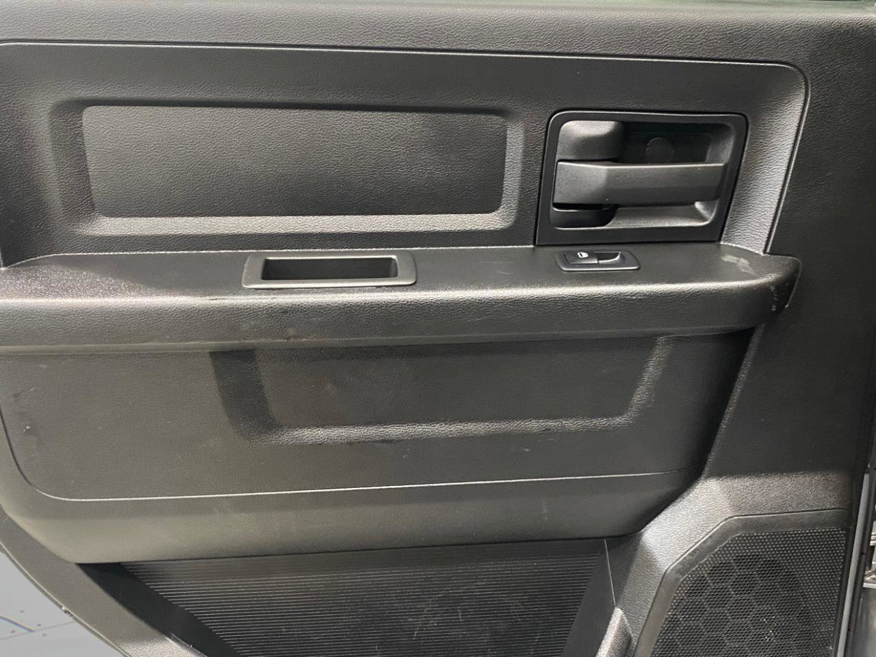 Used 2022 RAM 2500 Tradesman w/ Chrome Appearance Group image 21