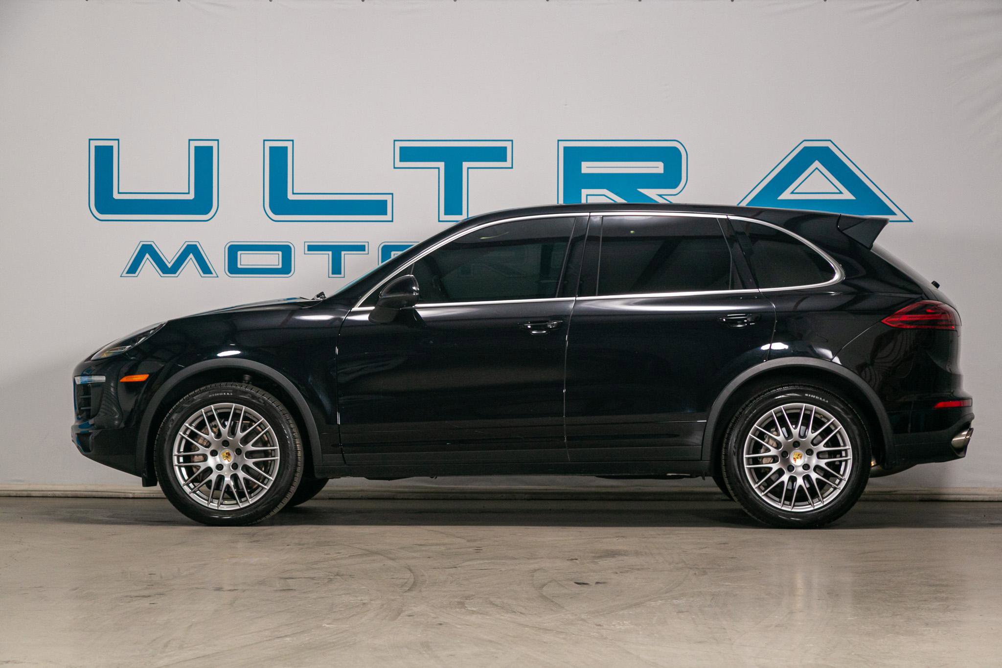 Used 2018 Porsche Cayenne S image 3