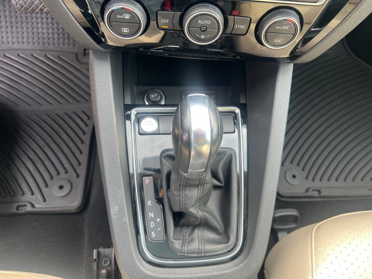 Used 2017 Volkswagen Jetta SEL image 13