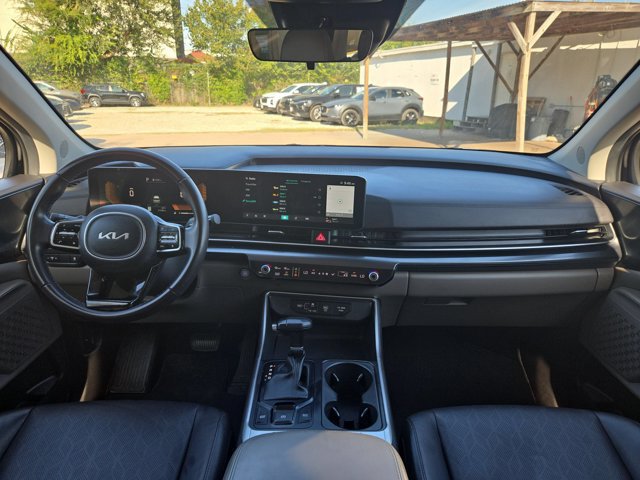 Used 2025 Kia Carnival FWD image 25