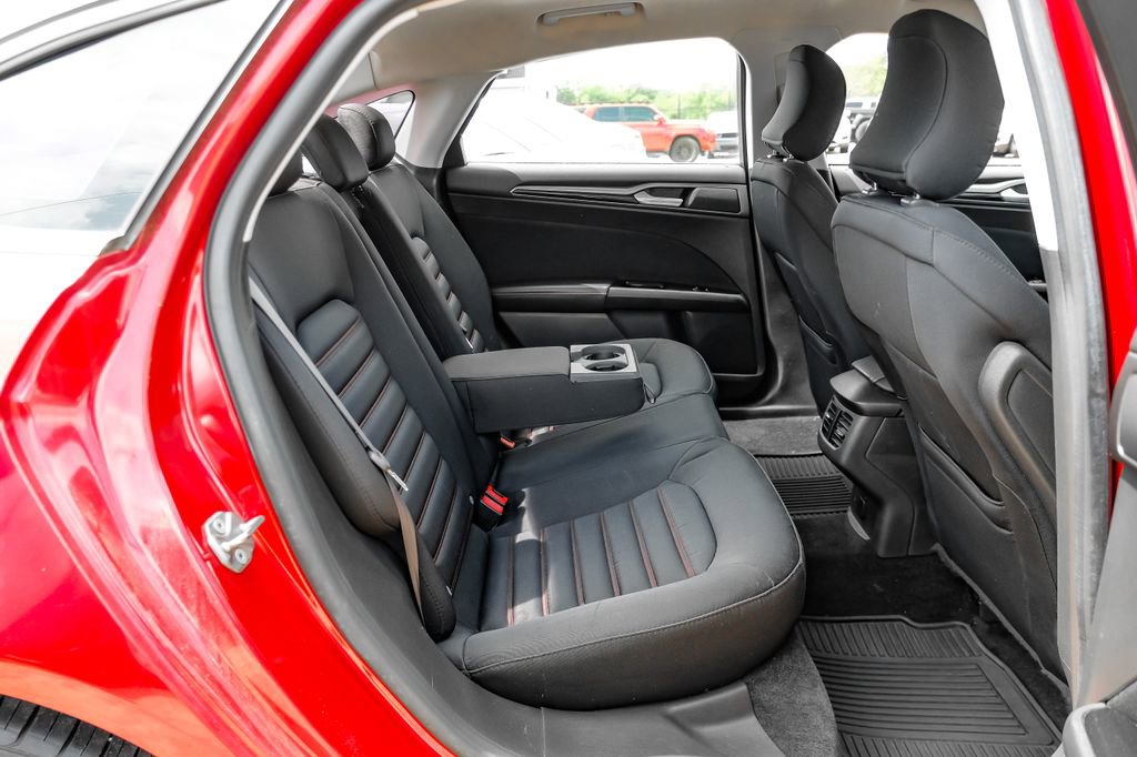 Used 2016 Ford Fusion SE FWD image 39