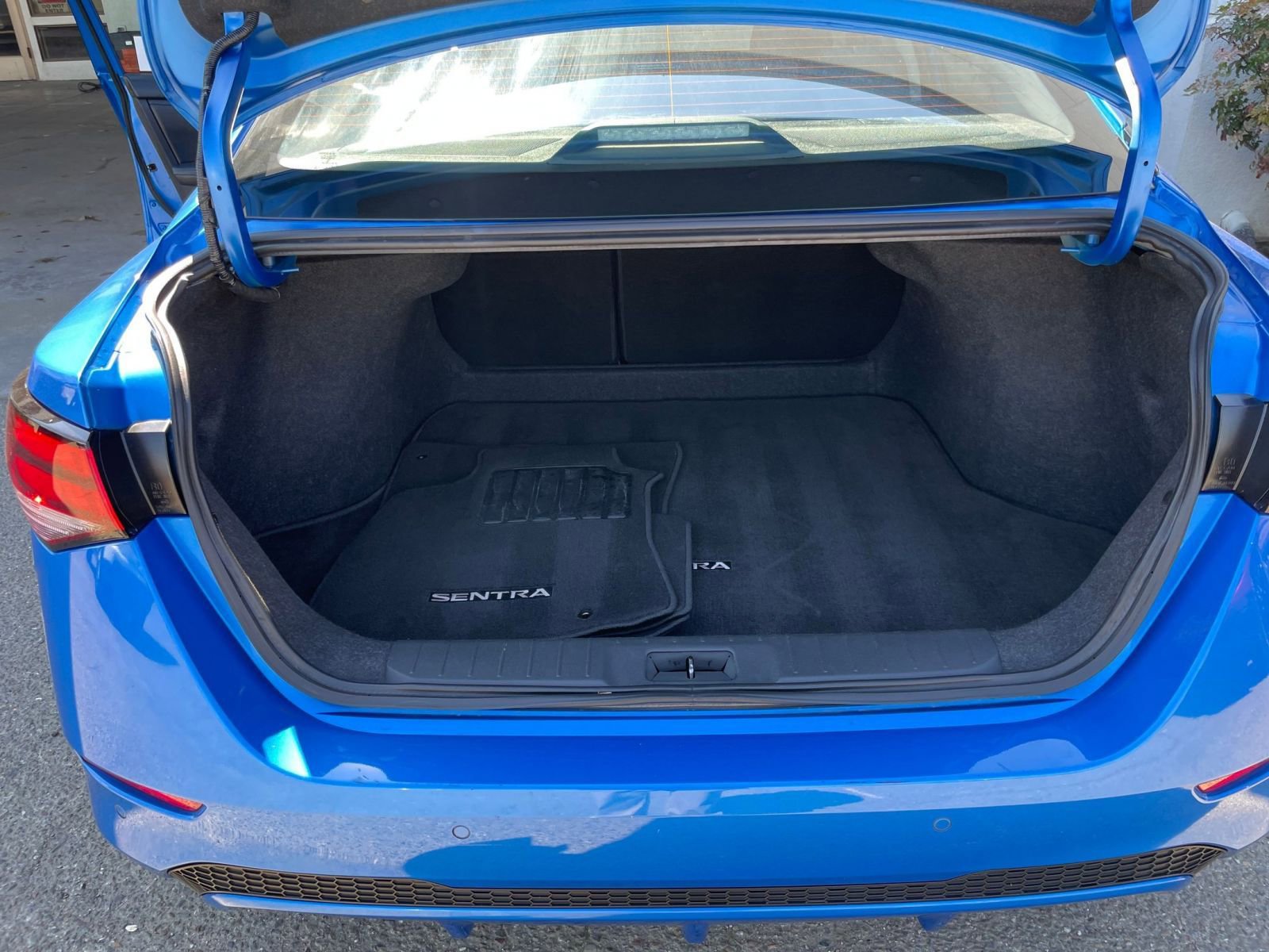 Used 2025 Nissan Sentra SV image 31
