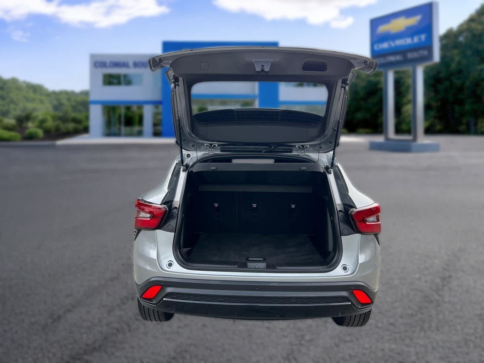 Certified 2024 Chevrolet Trax RS w/ Driver Confidence Package FWD image 36