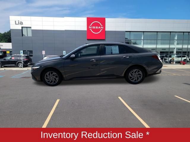 Used 2024 Hyundai Elantra SEL FWD image 2