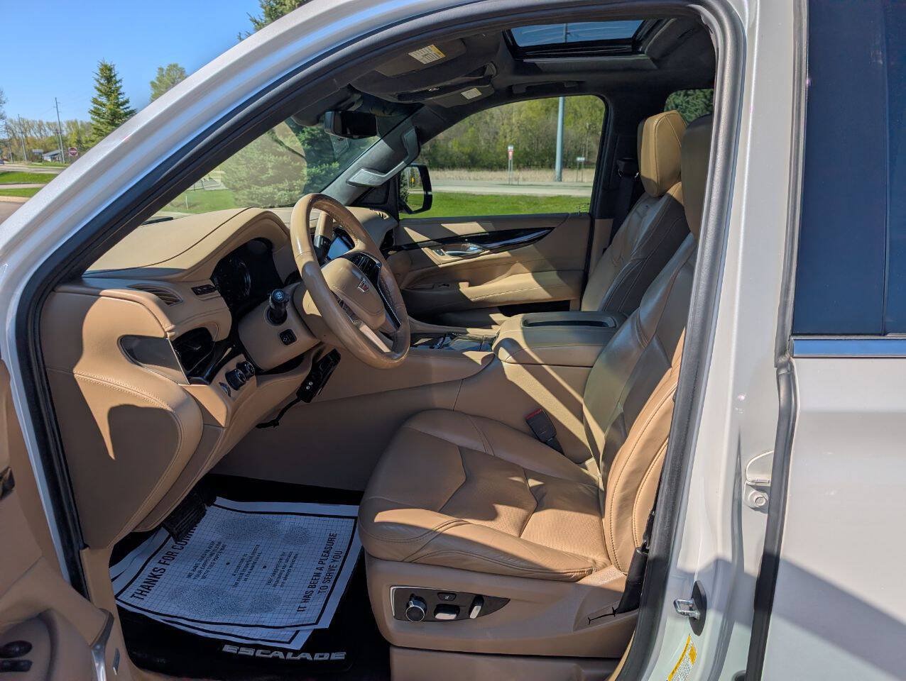 Used 2019 Cadillac Escalade ESV Platinum AWD/4WD image 18