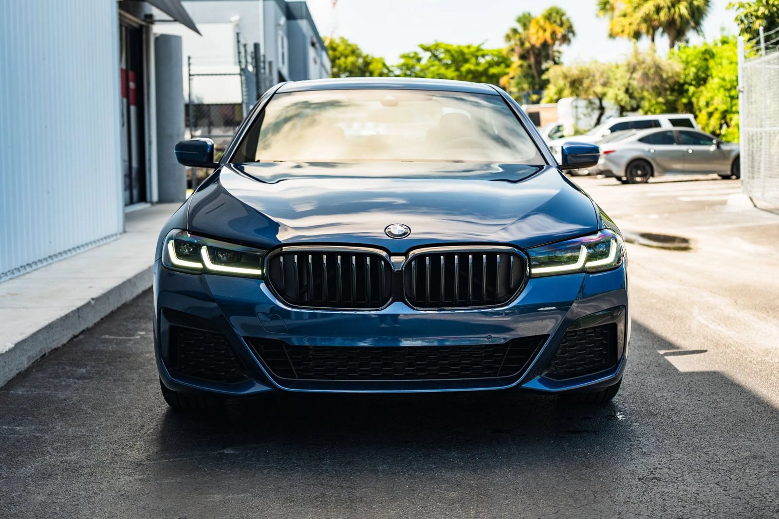 Used 2021 BMW 530i w/ M Sport Package RWD image 3