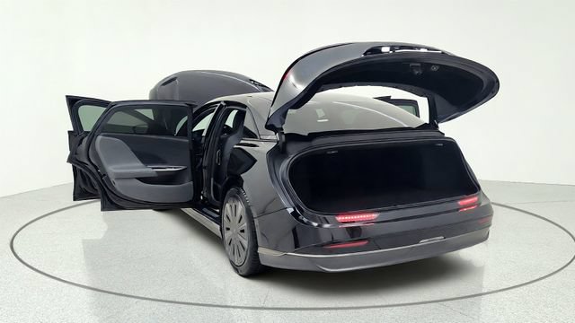 Used 2024 Lucid Air Pure RWD image 16