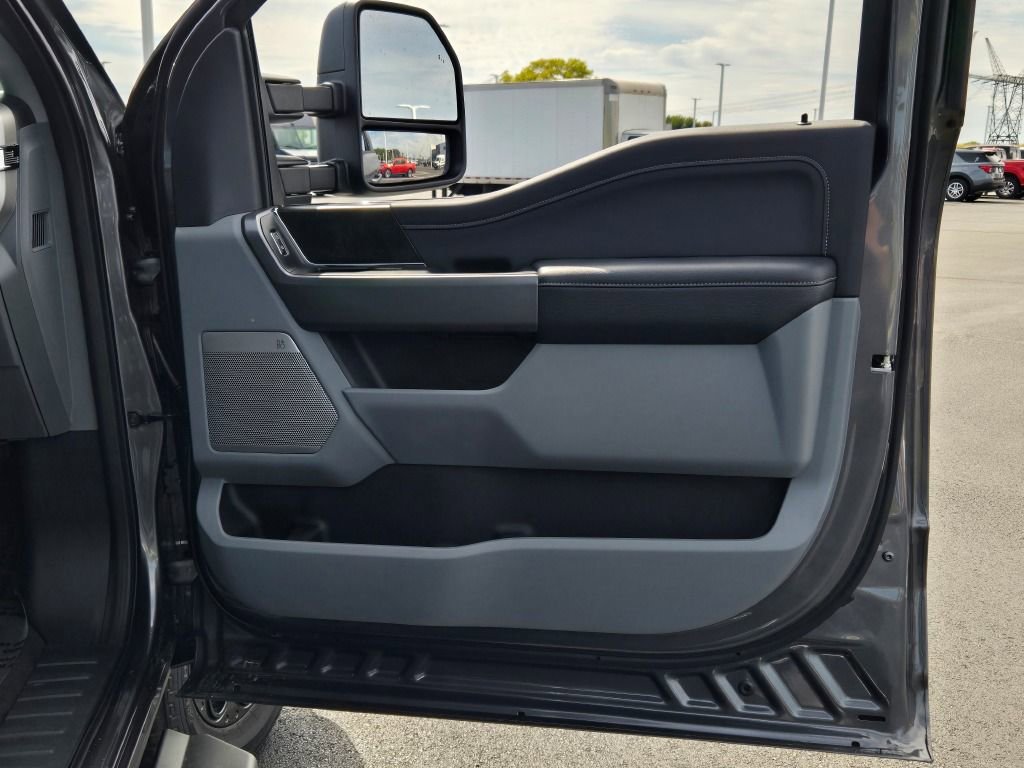 New 2026 Ford F350 XLT w/ XLT Premium Package image 4