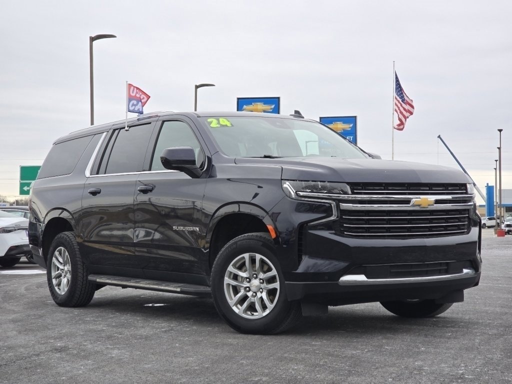 Used 2024 Chevrolet Suburban LT image 2