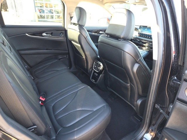 Used 2023 Lincoln Nautilus Reserve image 15