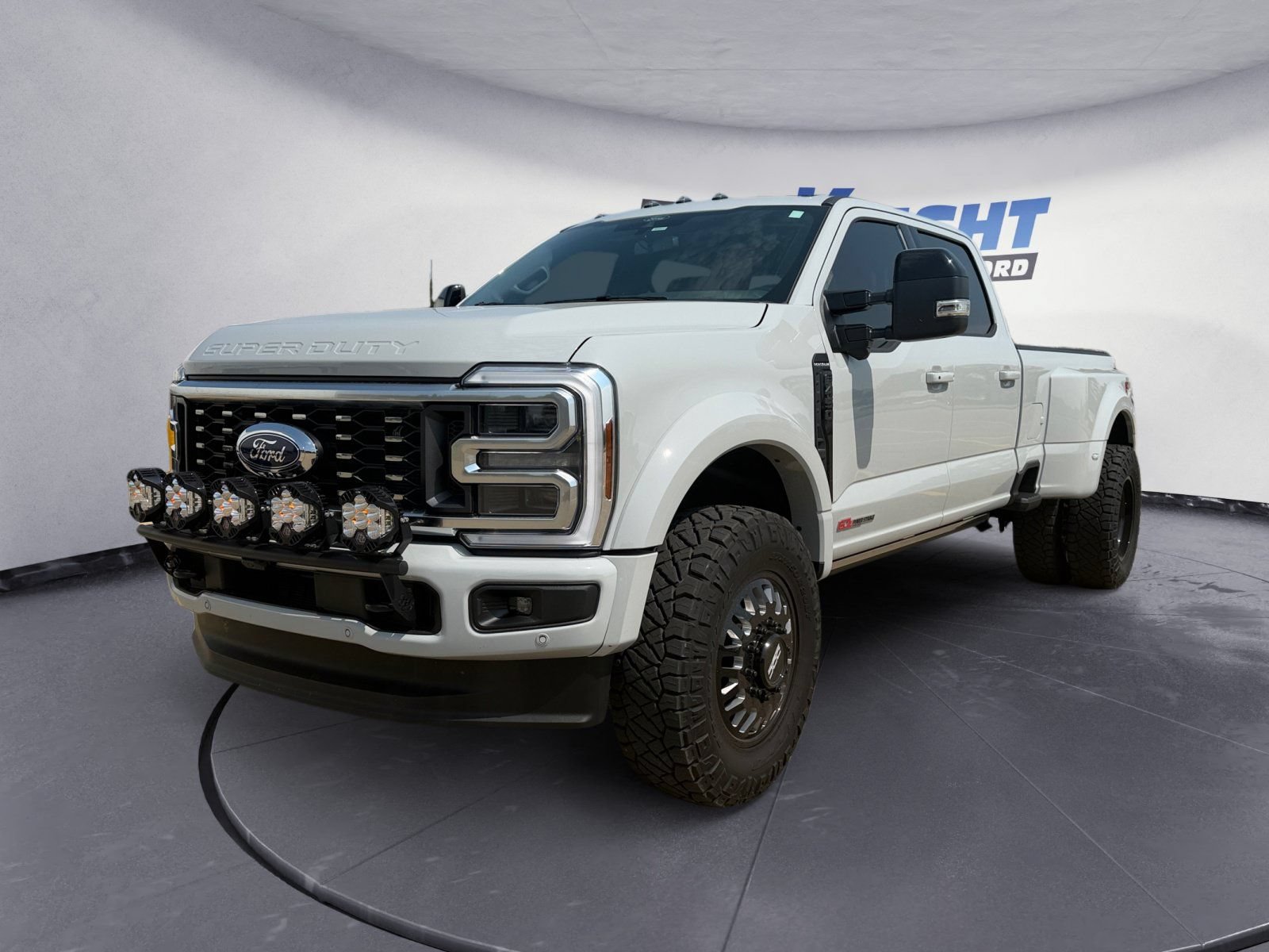 Used 2025 Ford F450 Platinum w/ FX4 Off-Road Package AWD/4WD image 1