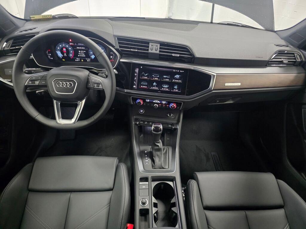 New 2025 Audi Q3 2.0T Premium image 16
