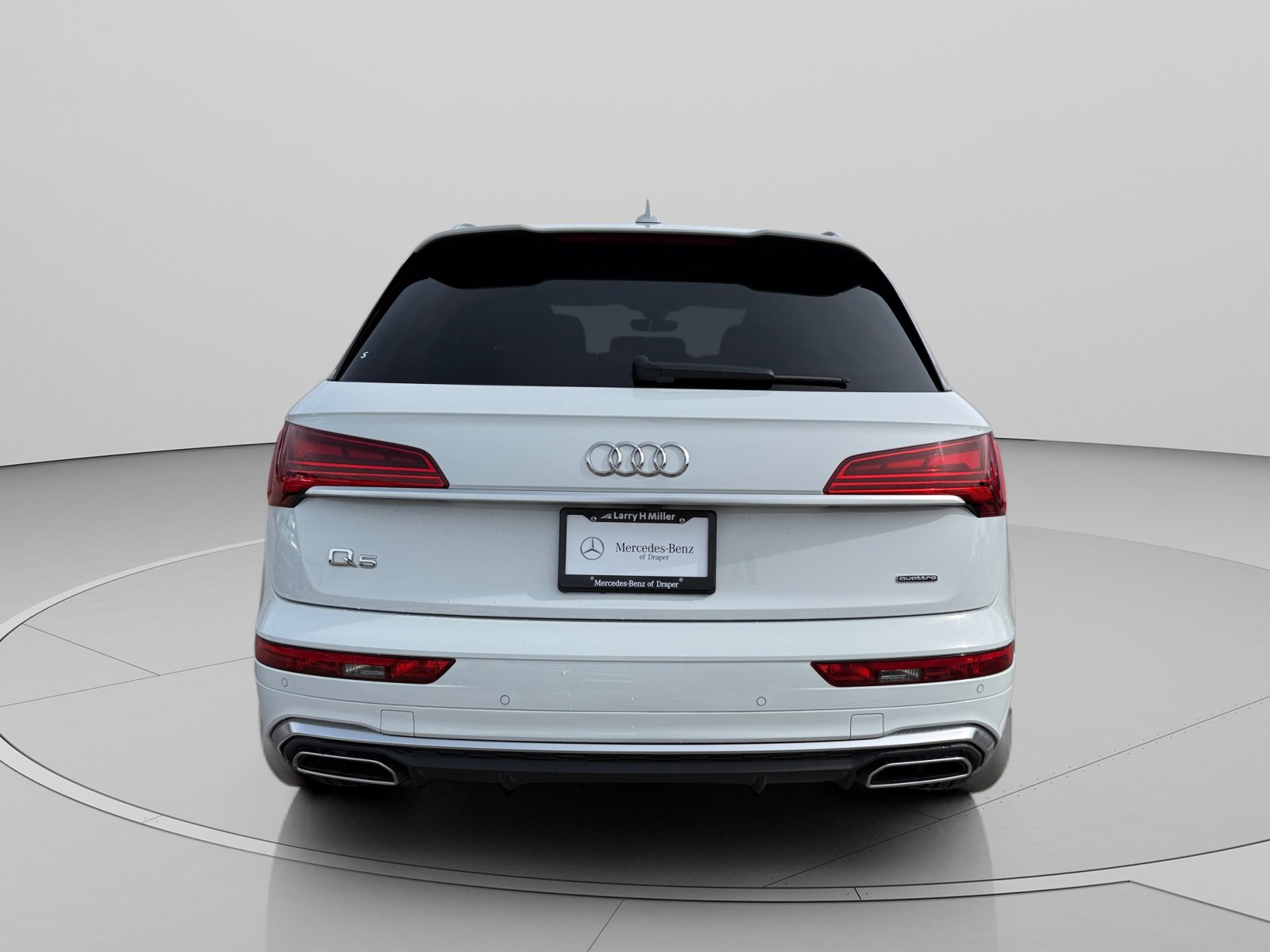 Used 2023 Audi Q5 2.0T Prestige w/ Prestige Package image 4