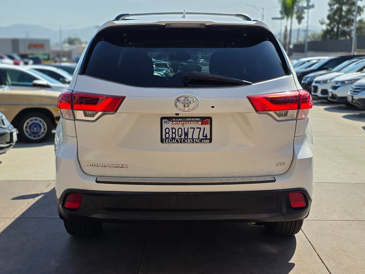 Used 2018 Toyota Highlander SE FWD image 11