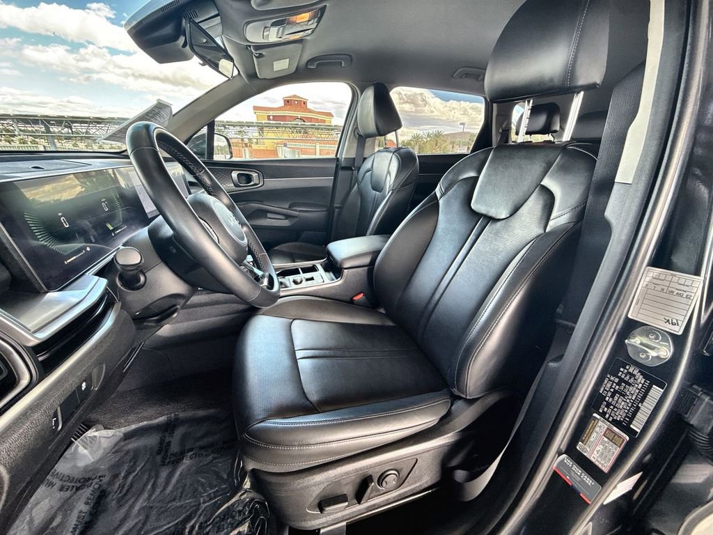 Used 2024 Kia Sorento S image 11