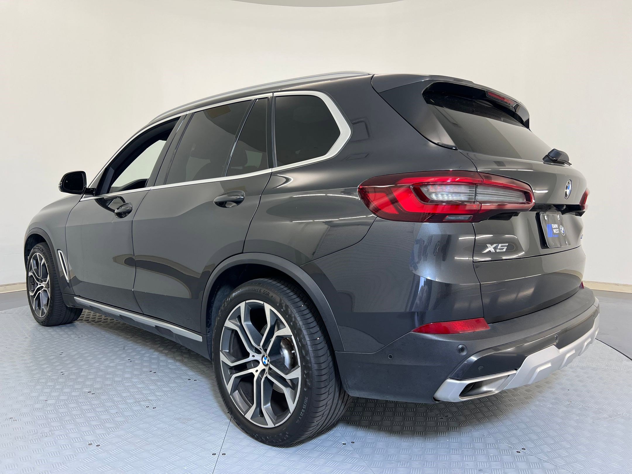 Used 2023 BMW X5 sDrive40i w/ Parking Assistance Package image 3