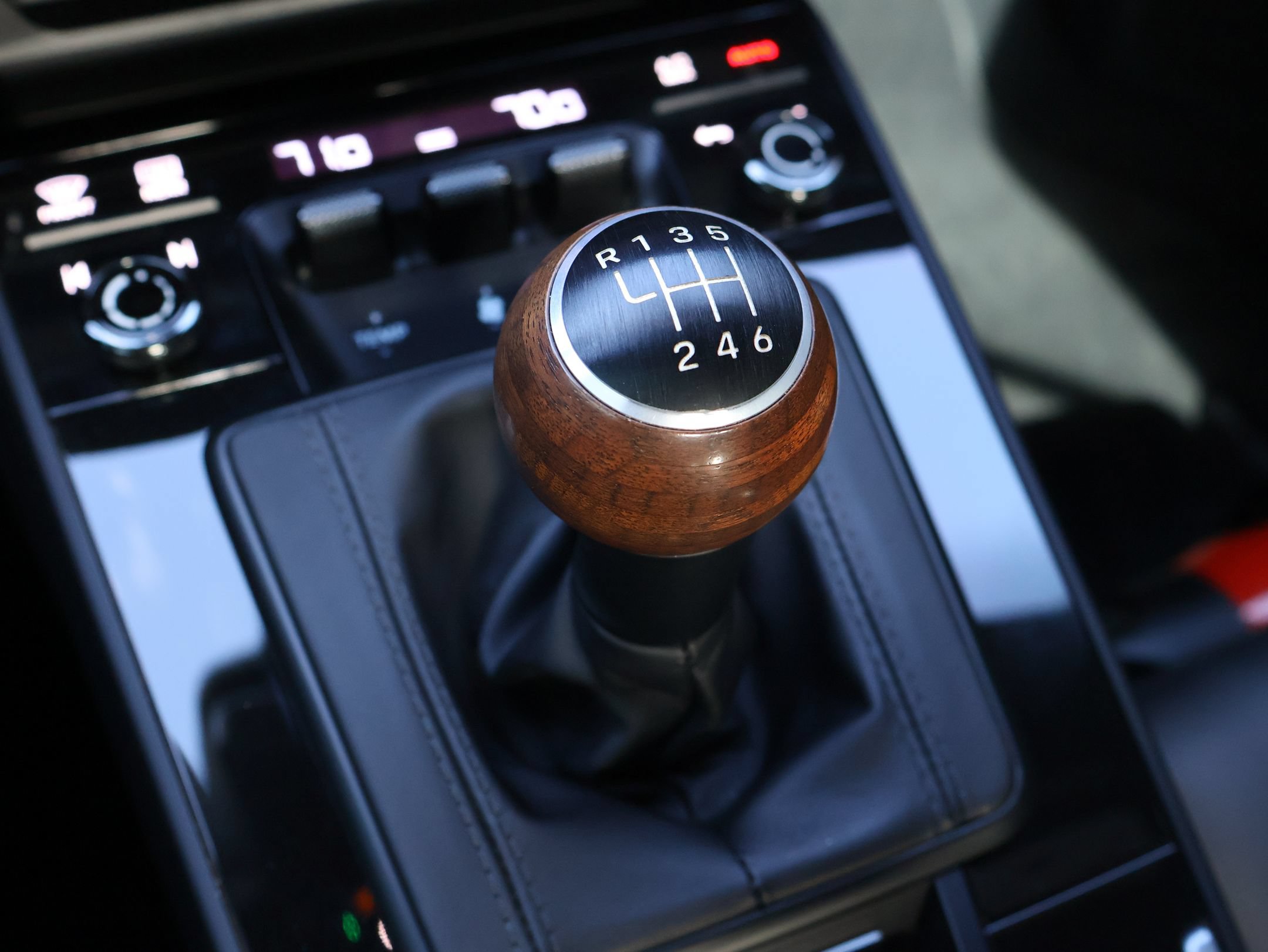 Certified 2025 Porsche 911 Carrera T RWD image 29