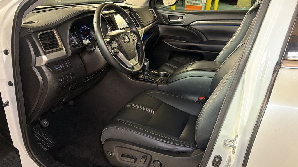 Used 2018 Toyota Highlander SE image 21