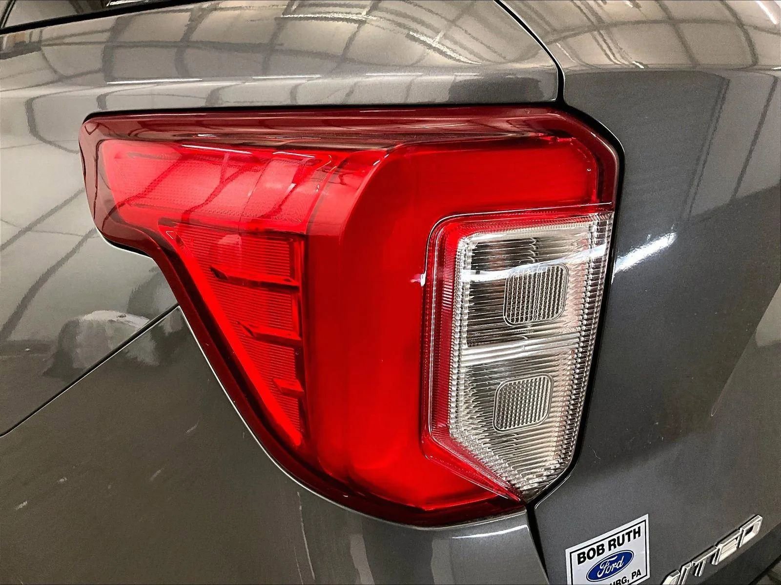 Used 2021 Ford Explorer Limited w/ Equipment Group 301A AWD/4WD image 29