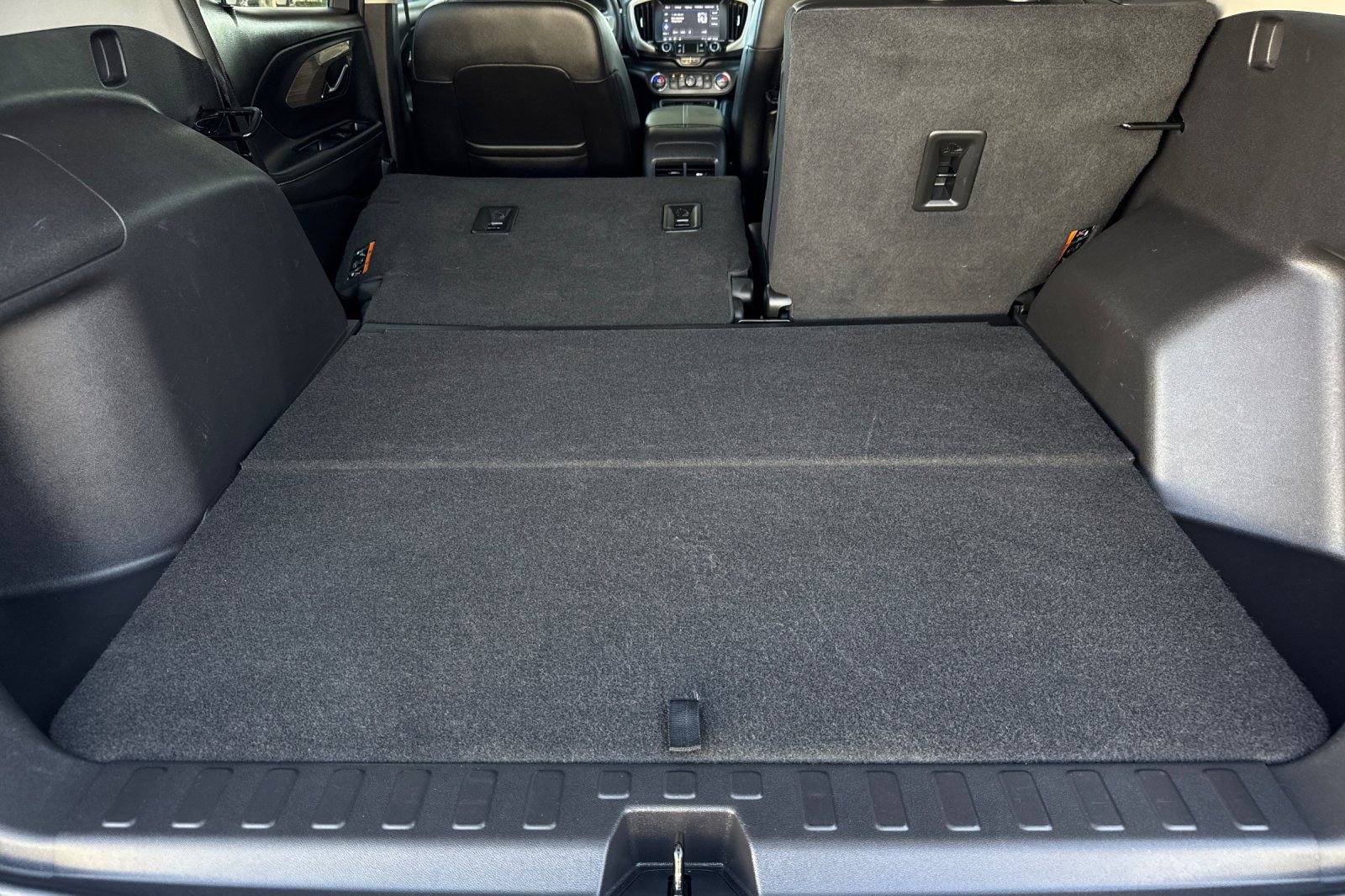 Used 2023 GMC Terrain Denali w/ Denali Premium Package AWD/4WD image 17