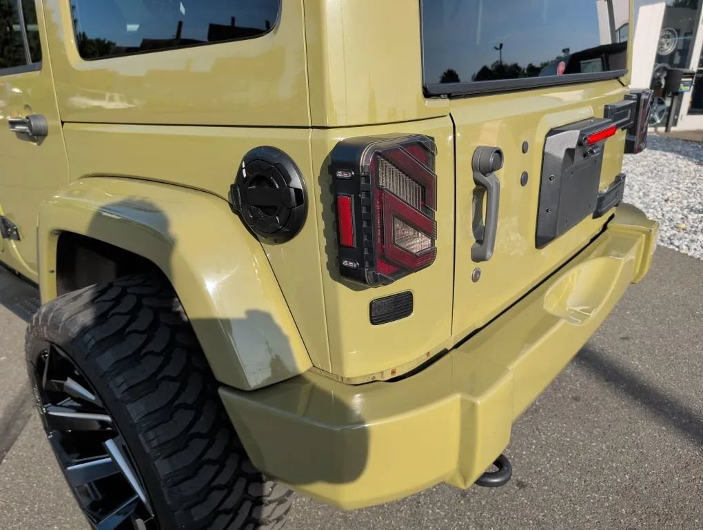 Used 2013 Jeep Wrangler Unlimited Sahara w/ Connectivity Group AWD/4WD image 20