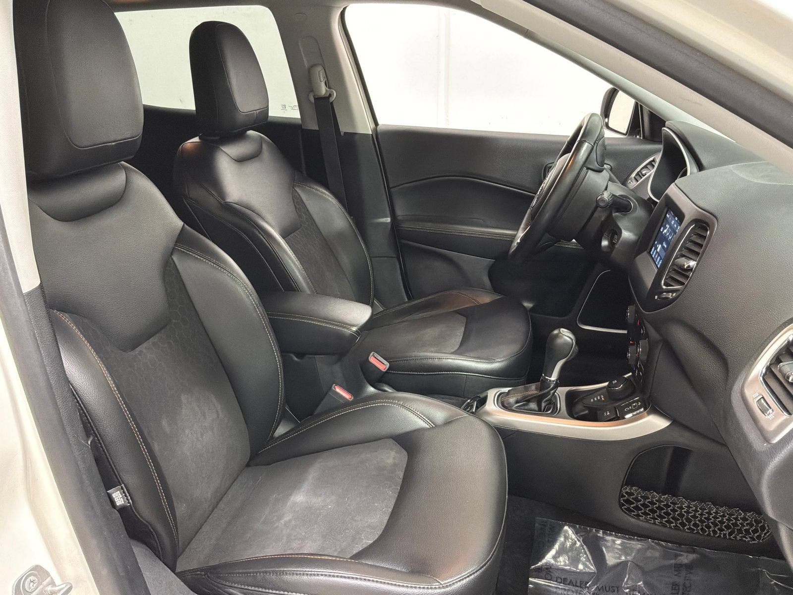 Used 2018 Jeep Compass Latitude w/ Popular Equipment Group AWD/4WD image 9